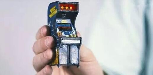 史上最小电玩游戏机，竟然真的能运行游戏